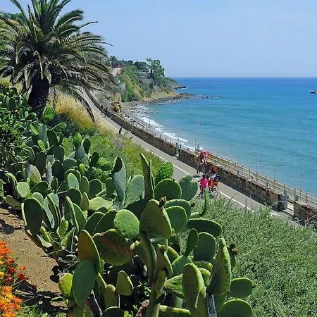 Oneglia Coast * إمبيريا