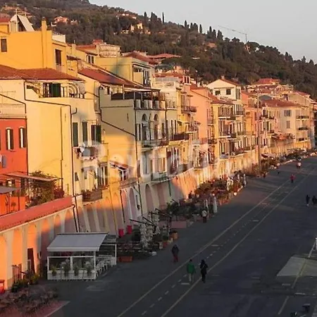 Oneglia Coast إمبيريا