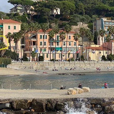 Oneglia Coast شقة إمبيريا