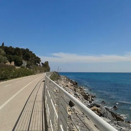 Oneglia Coast * إمبيريا