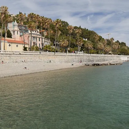 Oneglia Coast 公寓 *