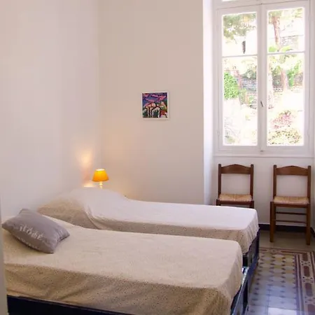 Oneglia Coast إمبيريا