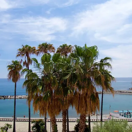 Oneglia Coast 公寓